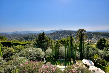 6 Bedroom(s) - 4 Bathroom(s) - 2,500m² land for sale in Alpes-Maritimes, Provence-Alpes-Côte-d'Azur, France - FrenchPropertyPortal.com Mougins, Valbonne, Grasse Area for sale for 3,900,000€ in Alpes-Maritimes, Provence-Alpes-Côte-d'Azur