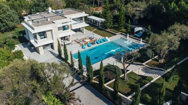 6 Bedroom(s) - 6 Bathroom(s) - 3,308m² land for sale in Alpes-Maritimes, Provence-Alpes-Côte-d'Azur, France - FrenchPropertyPortal.com Antibes Area for sale for 16,900,000€ in Alpes-Maritimes, Provence-Alpes-Côte-d'Azur