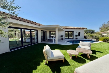3 Bedroom(s) - 3 Bathroom(s) - 721m² land for sale in Var, Provence-Alpes-Côte-d\'Azur, France - FrenchPropertyPortal.com St Raphaël, Ste Maxime Area for sale for 1,745,000€ in Var, Provence-Alpes-Côte-d\'Azur