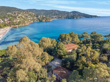14,780m² land for sale in Var, Provence-Alpes-Côte-d\'Azur, France - FrenchPropertyPortal.com Provence Coast (Cassis to Cavalaire) for sale for 15,000,000€ in Var, Provence-Alpes-Côte-d\'Azur