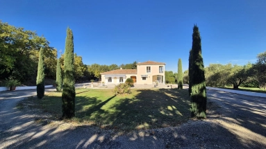 Alpilles (Saint Remy, Maussane, Arles) for sale for 795,000&euro; in Bouches-du-Rhône, Provence-Alpes-Côte-d'Azur