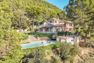 4 Bedroom(s) - 4 Bathroom(s) - 3,500m² land for sale in Vaucluse, Provence-Alpes-Côte-d\'Azur, France - FrenchPropertyPortal.com Avignon and North Provence for sale for 1,370,000€ in Vaucluse, Provence-Alpes-Côte-d\'Azur