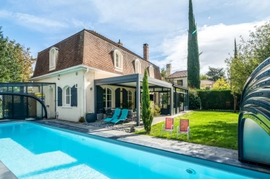5 Bedroom(s) - 2 Bathroom(s) - 1,000m² land for sale in Paris, Ile-de-France, France - FrenchPropertyPortal.com Paris Suburbs for sale for 2,820,000€ in Paris, Ile-de-France