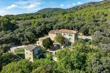 7 Bedroom(s) - 4 Bathroom(s) - 85,123m² land for sale in Vaucluse, Provence-Alpes-Côte-d\'Azur, France - FrenchPropertyPortal.com The Luberon / Vaucluse for sale for 1,320,000€ in Vaucluse, Provence-Alpes-Côte-d\'Azur