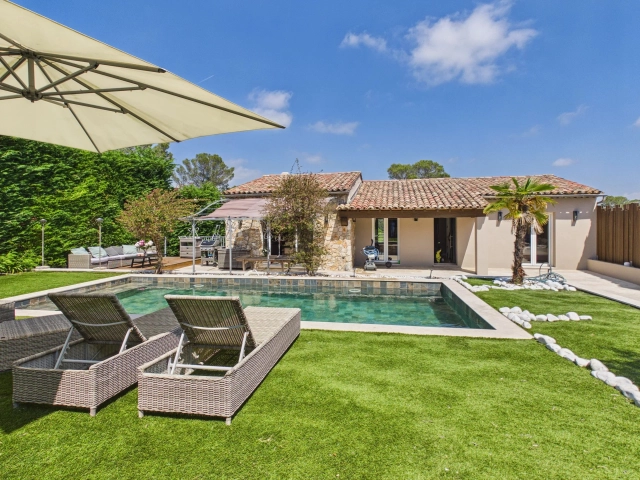 4 Bedroom(s) - 3 Bathroom(s) - 900m² land for sale in Alpes-Maritimes, Provence-Alpes-Côte-d'Azur, France - FrenchPropertyPortal.com Mougins, Valbonne, Grasse Area for sale for 1,990,000€ in Alpes-Maritimes, Provence-Alpes-Côte-d'Azur