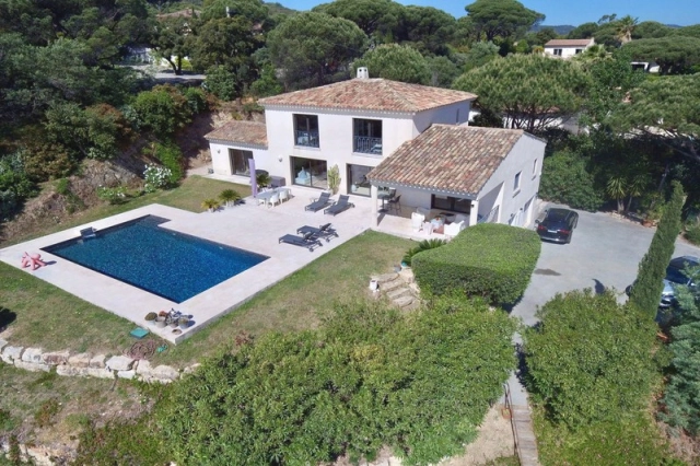 4 Bedroom(s) - 4 Bathroom(s) - 5,000m² land for sale in Var, Provence-Alpes-Côte-d\'Azur, France - FrenchPropertyPortal.com St Raphaël, Ste Maxime Area for sale for 2,290,000€ in Var, Provence-Alpes-Côte-d\'Azur