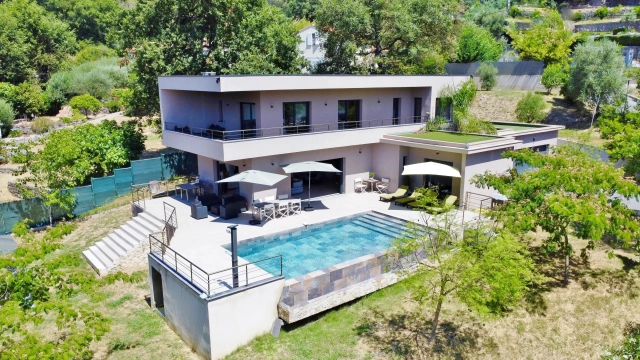 4 Bedroom(s) - 3 Bathroom(s) - 2,000m² land for sale in Alpes-Maritimes, Provence-Alpes-Côte-d'Azur, France - FrenchPropertyPortal.com Mougins, Valbonne, Grasse Area for sale for 2,225,000€ in Alpes-Maritimes, Provence-Alpes-Côte-d'Azur