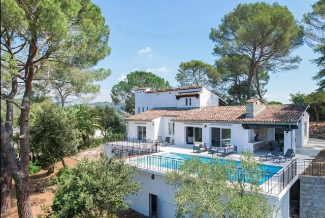 6 Bedroom(s) - 4 Bathroom(s) - 2,466m² land for sale in Alpes-Maritimes, Provence-Alpes-Côte-d'Azur, France - FrenchPropertyPortal.com Mougins, Valbonne, Grasse Area for sale for 1,990,000€ in Alpes-Maritimes, Provence-Alpes-Côte-d'Azur