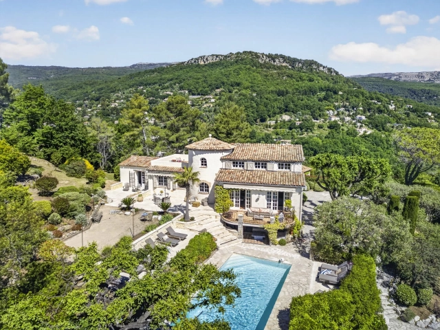 6 Bedroom(s) - 4 Bathroom(s) - 7,000m² land for sale in Alpes-Maritimes, Provence-Alpes-Côte-d'Azur, France - FrenchPropertyPortal.com Mougins, Valbonne, Grasse Area for sale for 1,890,000€ in Alpes-Maritimes, Provence-Alpes-Côte-d'Azur