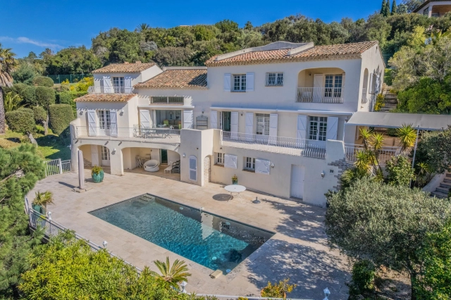6 Bedroom(s) - 6 Bathroom(s) - 3,175m² land for sale in Var, Provence-Alpes-Côte-d\'Azur, France - FrenchPropertyPortal.com St Raphaël, Ste Maxime Area for sale for 1,998,000€ in Var, Provence-Alpes-Côte-d\'Azur