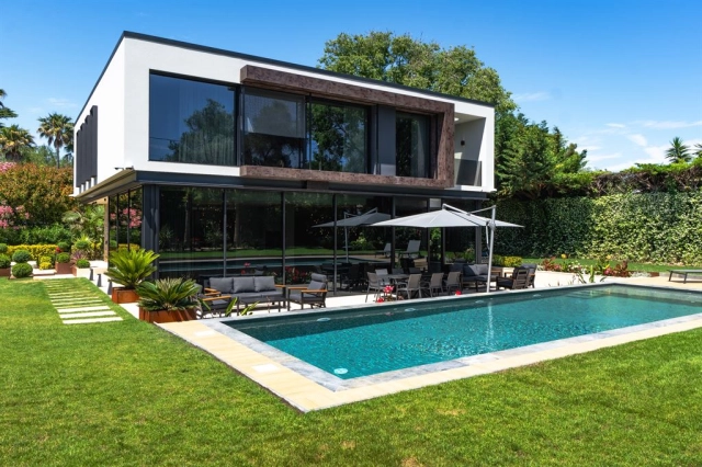 6 Bedroom(s) - 5 Bathroom(s) - 1,265m² land for sale in Alpes-Maritimes, Provence-Alpes-Côte-d'Azur, France - FrenchPropertyPortal.com Antibes Area for sale for 9,500,000€ in Alpes-Maritimes, Provence-Alpes-Côte-d'Azur