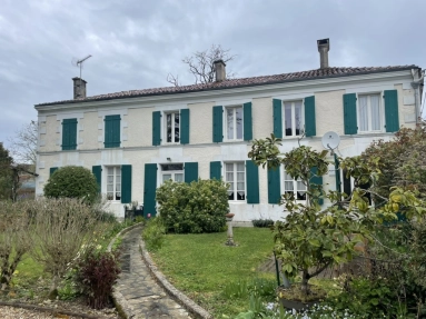 Maison de Village avec jardin for sale for 162,000&euro; in Charente-Maritime, Poitou-Charentes
