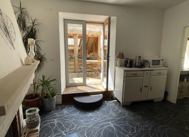 Immeuble mixte commerce et habitation for sale for 140,000&euro; in Charente-Maritime, Poitou-Charentes