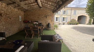 3 Bedroom(s) - 3 Bathroom(s) - 935m² land for sale in Charente-Maritime, Poitou-Charentes, France - FrenchPropertyPortal.com Ancien logis viticole for sale for 378,000€ in Charente-Maritime, Poitou-Charentes