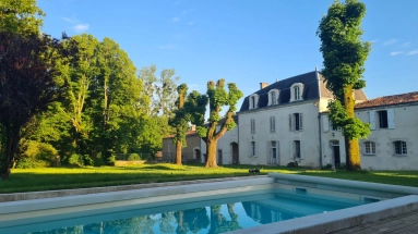 Logis charentais au cadre enchanteur for sale for 954,000&euro; in Charente-Maritime, Poitou-Charentes