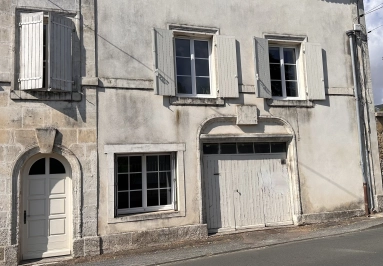 Surprenante maison ' cocooning' for sale for 175,000&euro; in Charente-Maritime, Poitou-Charentes