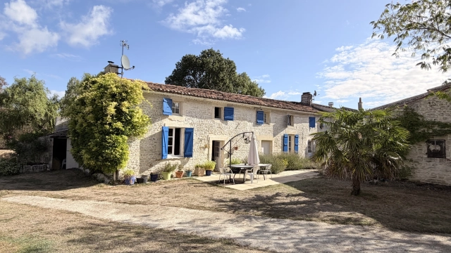 4 Bedroom(s) - 3 Bathroom(s) - 7,443m² land for sale in Charente-Maritime, Poitou-Charentes, France - FrenchPropertyPortal.com Charmante charentaise avec piscine for sale for 318,000€ in Charente-Maritime, Poitou-Charentes