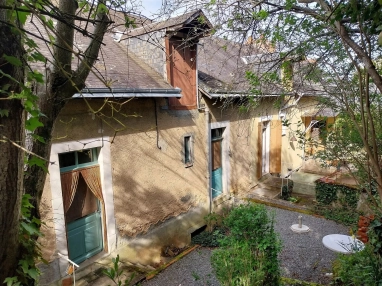 House with courtyard, garden, garage for sale in Argenton 36 for sale for 99,510&euro; in Indre, Centre