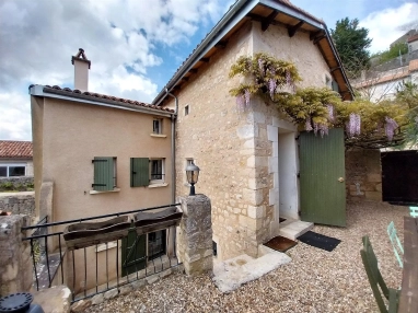 3 Bedroom(s) - 213m² land for sale in Vienne, Poitou-Charentes, France - FrenchPropertyPortal.com House with garden and courtyard for sale in Chauvigny, 86 for sale for 299,250€ in Vienne, Poitou-Charentes