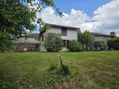 5 Bed House with Houses to Renovate - St Christophe - 16 for sale for 128,400&euro; in Charente, Poitou-Charentes