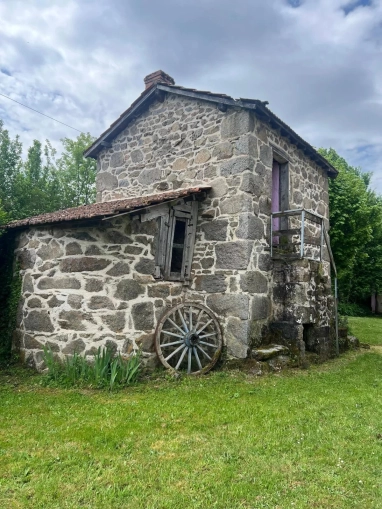4 Bedroom(s) - 0 m² land for sale in Creuse, Limousin, France - FrenchPropertyPortal.com For sale in the Creuse: estate set on 2 hectares of land for sale for 255,000€ in Creuse, Limousin