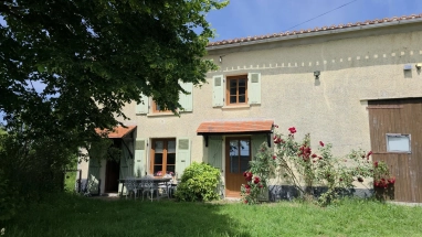 For Sale 3-Bed Country Home, Land & Barns THIAT (87) for sale for 155,150&euro; in Haute-Vienne, Limousin