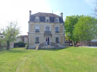 5 Bedroom(s) - 1,577m² land for sale in Charente, Poitou-Charentes, France - FrenchPropertyPortal.com for sale for 283,500€ in Charente, Poitou-Charentes