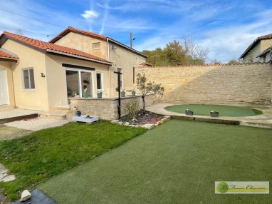 Charming House in a Typical Charentais Hamlet for sale for 178,500&euro; in Charente, Poitou-Charentes