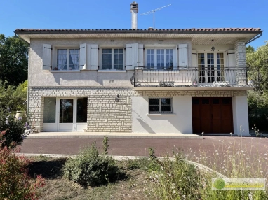 Village house for sale for 118,000&euro; in Charente, Poitou-Charentes