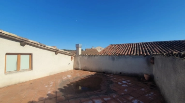 3 bedroom winemakers house with garage and terrace for sale for 200,000&euro; in Hérault, Languedoc-Roussillon