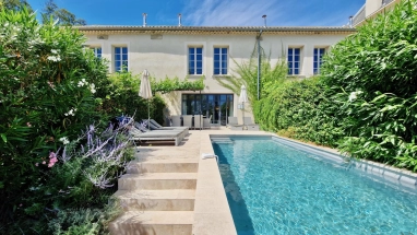 3 bed, 3 bath house with private swimming pool on luxury wine estate for sale for 599,000&euro; in Hérault, Languedoc-Roussillon