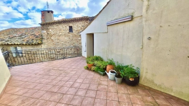 Fantastic 3 bedroom village house of 114m with a 25m roof terrace and garage for sale for 125,000&euro; in Hérault, Languedoc-Roussillon