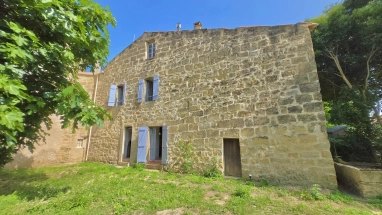 Very interesting renovation project with pretty walled garden for sale for 250,000&euro; in Hérault, Languedoc-Roussillon