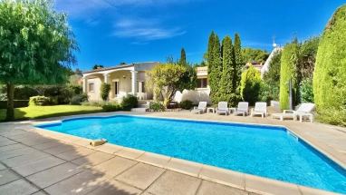 Elegant 4-Bedroom Home on the Outskirts of a Picturesque Village near Pézenas and Béziers for sale for 460,000&euro; in Hérault, Languedoc-Roussillon