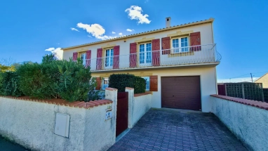 Versatile 200m² Home with Heated Pool & Potential for Two Independent Dwellings for sale for 400,000&euro; in Hérault, Languedoc-Roussillon