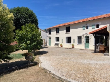 Nanteuil-en-Vallee, Charente, Poitou-Charentes for sale for 252,000&euro; in Charente, Poitou-Charentes
