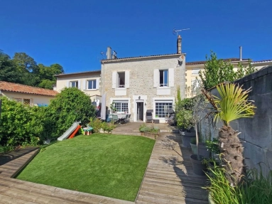 4 Bedroom(s) - 2 Bathroom(s) - 271m² land for sale in Charente, Poitou-Charentes, France - FrenchPropertyPortal.com Cognac, Charente, Poitou-Charentes for sale for 290,000€ in Charente, Poitou-Charentes