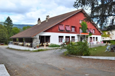 Large building/hotel with garden, terrace and parking for sale for 365,000&euro; in Ariège, Midi-Pyrénées