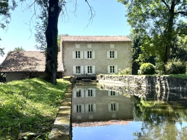 Old mill ideal for tourism project for sale for 325,000&euro; in Ariège, Midi-Pyrénées