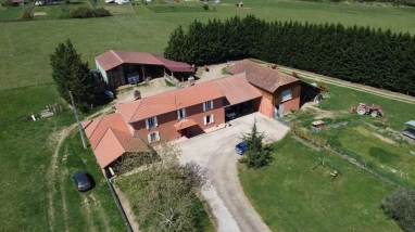 Farmhouse with unobstructed views of the Pyrenees for sale for 375,000&euro; in Haut-Garonne, Midi-Pyrénées