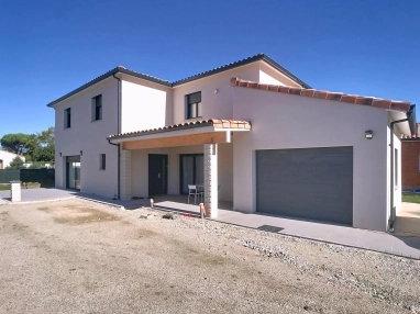 Contemporary family home in Castelnaudary for sale for 345,000&euro; in Aude, Languedoc-Roussillon