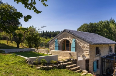 House on a lake for sale for 235,000&euro; in Aude, Languedoc-Roussillon