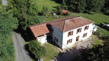 Former farmhouse partly to renovate with well and outbuildings for sale for 165,000&euro; in Haut-Garonne, Midi-Pyrénées