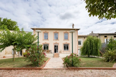 House with 2 gîtes and pool for sale for 635,000&euro; in Haut-Garonne, Midi-Pyrénées