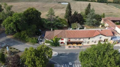 Hotel Bar Restaurant with accommodation included for sale for 424,500&euro; in Haut-Garonne, Midi-Pyrénées