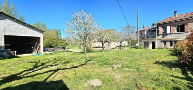 Residential house to renovate with outbuildings for sale for 179,000&euro; in Ariège, Midi-Pyrénées
