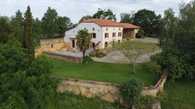 Authentic renovated farmhouse, land and views for sale for 472,500&euro; in Haut-Garonne, Midi-Pyrénées