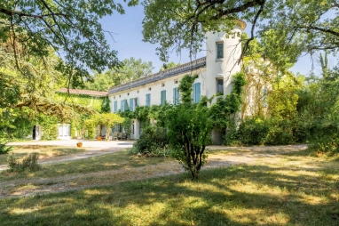 Mansion near the town center of Castres to renovate for sale for 540,000&euro; in Tarn, Midi-Pyrénées