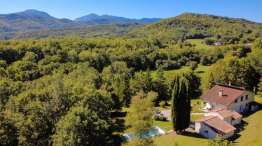 Beautiful spacious villa with views of the Pyrenees for sale for 560,000&euro; in Ariège, Midi-Pyrénées