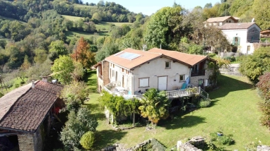 Beautiful residence with guest rooms for sale for 398,000&euro; in Ariège, Midi-Pyrénées